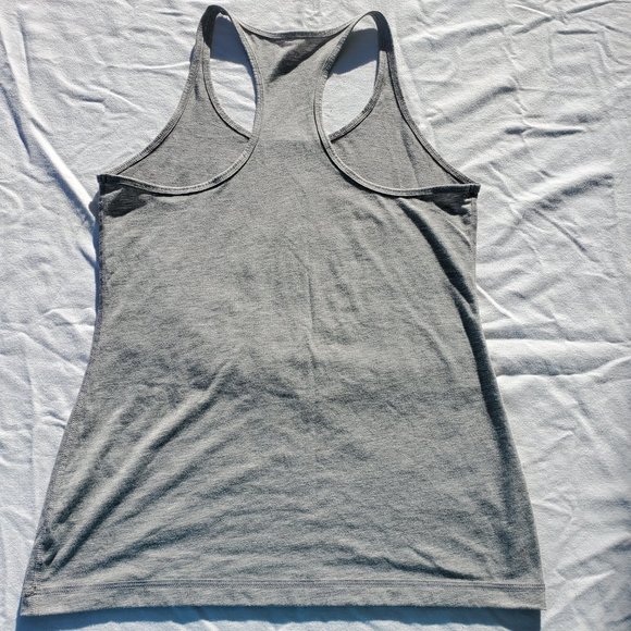 Gap Fit gray tank tops size medium, bundle 2 total items - Picture 4 of 11